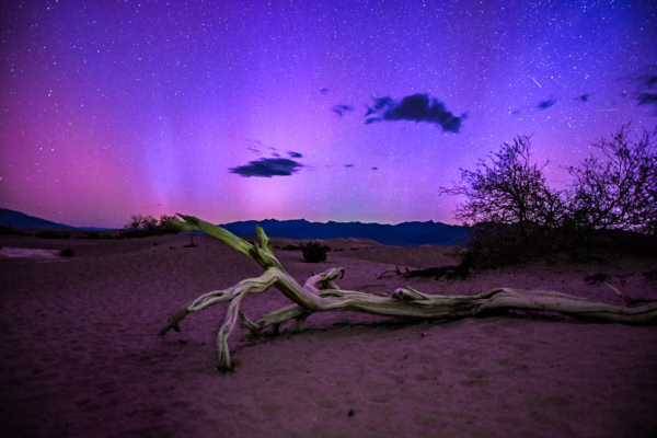 Lorenzo Mirandola - Aurora over the Death Valley National Park, USA