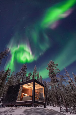Luisa Schaffner - Arctic Skylight Lodge Glass cabin